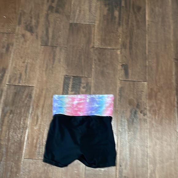 Nice spandex cute Cheetah shorts only on the top pretty colors and soft - Picture 2 of 2